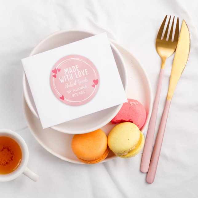 Handgezogener, rosafarbener Kranz aus Liebe Runder Aufkleber (Von Creator hochgeladen)