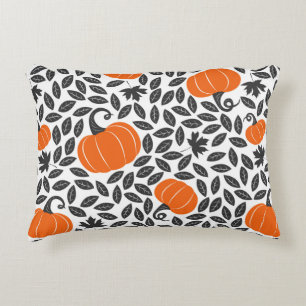 Handgezogenes nahtloses Muster mit Kürbis und Leck Dekokissen