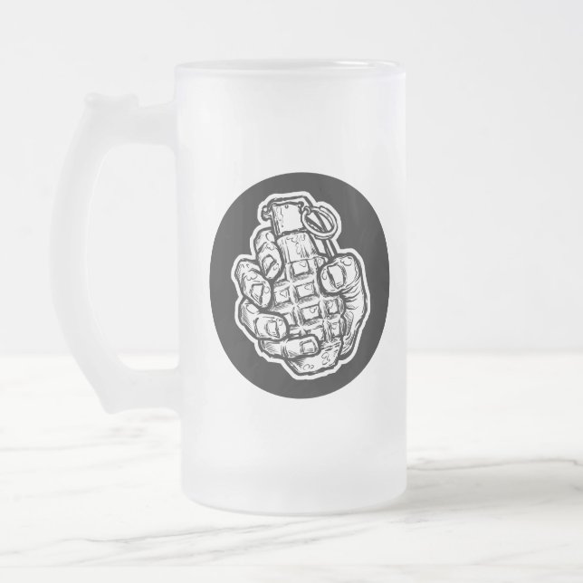Handgranate im Stil von Comicen Mattglas Bierglas (Links)