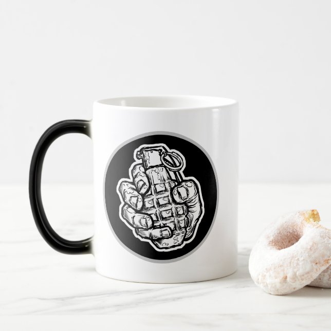 Handgranate im Stil von Comicen Verwandlungstasse (Mit Donut)