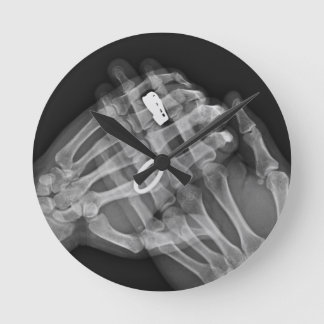 Handholding Runde Wanduhr