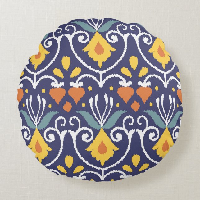 Handmade Ikat: Ethnic Boho Fabric Rundes Kissen (Vorderseite)