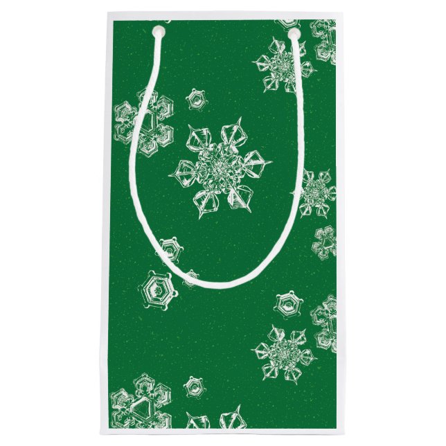 Handmade Snowflake Flurries - Bright Green & White Kleine Geschenktüte (Vorderseite)