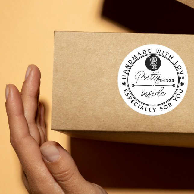Handmade With Love pretty things inside parcel  Runder Aufkleber (Von Creator hochgeladen)