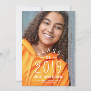 Handmit buchstaben gekennzeichnete ankündigung