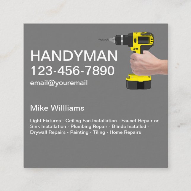Handyman, der ein Handwerkzeug für die Power-Bohru Quadratische Visitenkarte (Vorderseite)