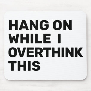 Hänge fest, während ich mir das überlege Introvert Mousepad