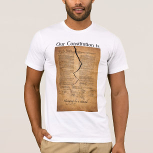 Hängen durch einen Faden T-Shirt