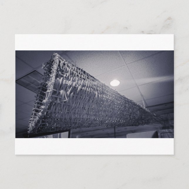 Hängende Kunstinstallation Postkarte (Vorderseite)