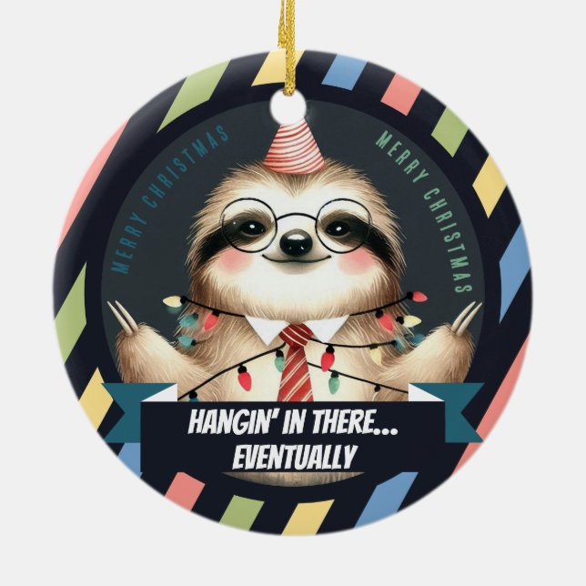 Hangin’ in There.. Schließlich - Weihnachten am Bü Keramik Ornament (Hinten)