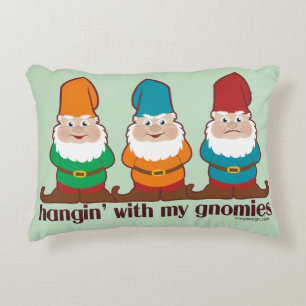 Hangin mit meinem Gnomies Zierkissen