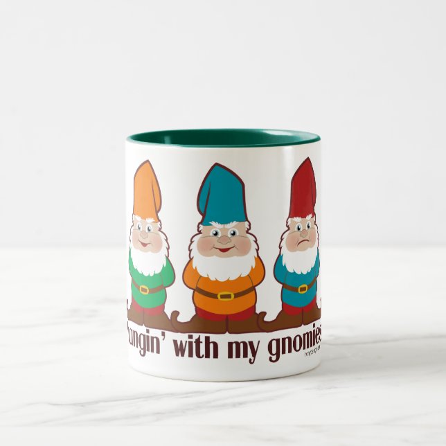 Hangin mit meinem Gnomies Zweifarbige Tasse (Mittel)