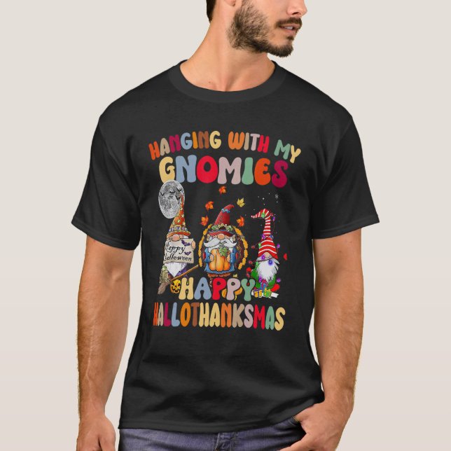 Hanging With My Gnomies Happy Hallothanksmas Gnome T-Shirt (Vorderseite)