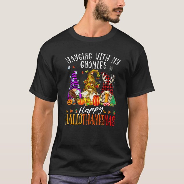 Hanging With My Gnomies Happy Hallothanksmas Gnome T-Shirt (Vorderseite)