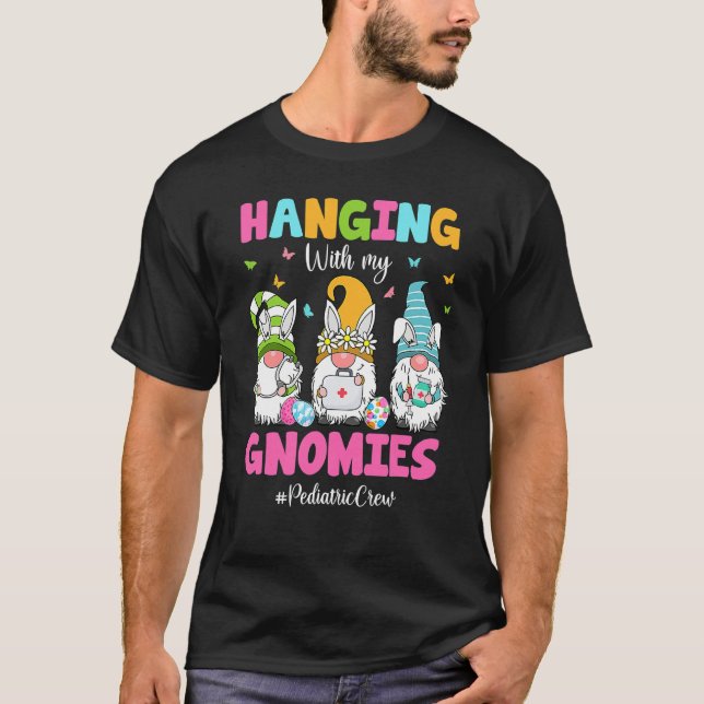 Hanging With My Gnomies Pediatric Nurse Easter Day T-Shirt (Vorderseite)