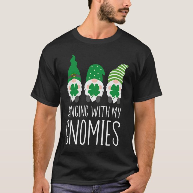 Hanging with my Gnomies St Patrick's Day T-Shirt (Vorderseite)