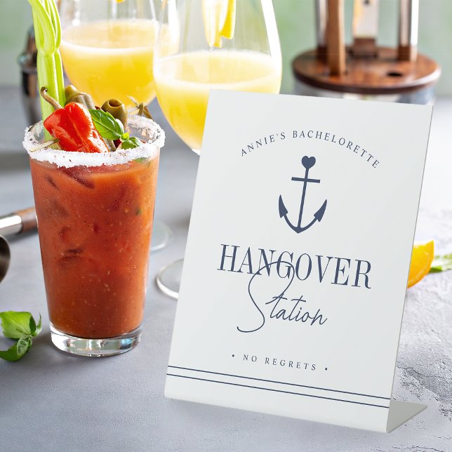 Hangover-Station für personalisierte Junggeselinne Sockelschild (Von Creator hochgeladen)