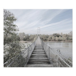 Hängte Brücke über den Fluss Fotodruck