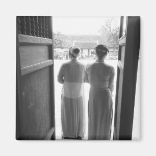 Hanoi Vietnam, Frauen in traditioneller Kleidung T Magnet