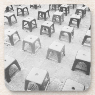 Hanoi Vietnam, Plastikstühle am Tempel Getränkeuntersetzer