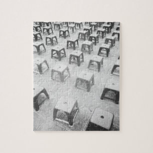 Hanoi Vietnam, Plastikstühle am Tempel Puzzle