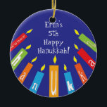 Hanukka Happy Candles Keramik Ornament<br><div class="desc">Hanukkah glücklich bunte Kerzen Ornament.
Personalisieren Sie jede Seite,  indem Sie vorhandenen Text löschen und Ihre eigenen mit Ihrem bevorzugten Schriftart Stil,  Farbe und Größe hinzufügen.  Happy Hanukkah!
Vielen Dank für Ihr Einkaufen und Anhalten! Sehr geschätzt!</div>