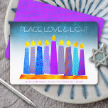 Hanukkah Blue Boho Candles Türkis Peace Liebe Feiertagskarte<br><div class="desc">"Frieden, Liebe und Licht." Eine spielerische, moderne, künstlerische Abbildung von Boho Musterkerzen in einer Menorah hilft Ihnen, den Urlaub von Hanukkah zu beginnen. Die blauen Kerzen mit farbigen Imitat-Folienmustern überlagern einen türkisfarbenen Farbverlauf zu weißem, strukturiertem Hintergrund. Imitate heiß rosa lila Musterfolie auf einem blauen Hintergrund für die Rückseite. Fühlen Sie...</div>