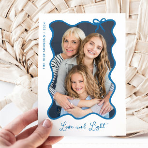 Hanukkah Bow   Wavy Blue und White Foto Frame Feiertagskarte