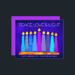 Hanukkah Candles Peace Liebe Light Blue Card<br><div class="desc">"Frieden, Liebe und Licht." Eine spielerische, moderne, künstlerische Abbildung von Boho Musterkerzen in einer Menorah hilft Ihnen, den Urlaub von Hanukkah zu beginnen. Die blauen Kerzen mit bunten Imitat-Folienmustern überlagern einen tiefblauen, strukturierten Hintergrund. Imitate heiß rosa lila Diamantfolien auf einem blauen Hintergrund für die Rückseite. Fühlen Sie sich die Wärme...</div>