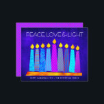 Hanukkah Candles Peace Liebe Light Blue Card<br><div class="desc">"Frieden, Liebe und Licht." Eine spielerische, moderne, künstlerische Abbildung von Boho Musterkerzen in einer Menorah hilft Ihnen, den Urlaub von Hanukkah zu beginnen. Die blauen Kerzen mit bunten Imitat-Folienmustern überlagern einen tiefblauen, strukturierten Hintergrund. Imitate heiß rosa lila Diamantfolien auf einem blauen Hintergrund für die Rückseite. Fühlen Sie sich die Wärme...</div>