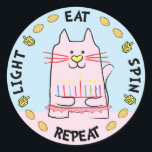 Hanukkah CAT-Aufkleber "Light, Eat, Spin, Repeat" Runder Aufkleber<br><div class="desc">Hanukkah/Chanukah CAT Holiday Aufkleber, "Light, Eat, Spin, Repeat" Anyway ich es buchstabiert, Chanukah ist einer meiner Lieblingsferien. Viel Spaß mit diesen Aufklebern wie Tortenpfropfen, Geschenketiketten, Taschenschließungen oder was auch immer Ihre Feierlichkeiten sind! Danke, dass du angehalten und eingekauft hast! Ihr Geschäft ist sehr geschätzt! Happy Hanukka! Abmessungen: Erhältlich in 2...</div>