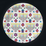 Hanukkah Colorful Menorahs Pappteller<br><div class="desc">Hanukkah farbenfrohe Menorahs, Papier Teller. Nur niedlich! Anpassen, indem Sie Text an beliebiger Stelle auf der Platte hinzufügen und dabei Farbe, Größe und Stil Ihres bevorzugten Schriftartes verwenden. Danke, dass ihr angehalten und vorbeigekommen seid! Viel geschätzt! Happy Chanukah/Hanukkah! Größe und Stil: 9" Rundpapier-Platte werfen Sie ein spektakuläres Party mit vollständig...</div>