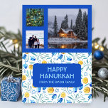 HANUKKAH CUSTOM FOTOS Driedel Gelt Holiday Card<br><div class="desc">Passen Sie diese Flachkarte an, indem Sie auf der Vorder- oder Rückseite Ihre eigenen Fotos und Texte hinzufügen. Vor den Fotos gibt es ein Raster, das es einfacher macht, Fotos jeder Größe, die Sie haben, zu verwenden und sie in quadratischer Form aufgereiht und behalten. Sie können das Raster löschen oder...</div>