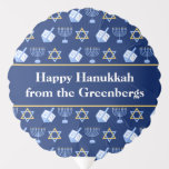 Hanukkah Dreidel Menorah Muster Blaues Party Ballon<br><div class="desc">Schöner Hanukkah Party Ballon in hübsch blau mit einem coolen Muster Judaism star,  dreidel für lustige Chanukah-Spiele,  und die jüdische Menorah für den Urlaub. Passen Sie dieses Geschenk mit Ihrem Namen an.</div>
