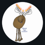 Hanukkah Elch! Runder Aufkleber<br><div class="desc">Dieser kleine Cartoon Elche Menorah wünscht Ihnen ein moossiertes Happy Hanukkah!</div>