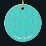 Hanukkah "Hanging Gold Charms" Circle Ornament<br><div class="desc">Hanukka "Hanging Gold Dreidel and Star Charms" Circle Ornament. (2 Seiten) Personalisieren Sie beide Seiten, indem Sie den Text auf dem Ornament löschen und durch Ihren eigenen ersetzen. Dann geben Sie Ihre eigenen Schriftart mit der gewünschten Farbe, Größe und Stil ein. Danke, dass ihr angehalten und vorbeigekommen seid! Viel geschätzt!...</div>