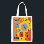 Hanukkah Happy Dancing Colorful Dreidels Wiederverwendbare Einkaufstasche<br><div class="desc">Hanukkah Happy Dancing Colorful Dreidels weiße 2-seitige Tasche. Alle Designelemente können bearbeitet werden. Alle bearbeitbaren Texte können gelöscht und durch eine eigene Nachricht ersetzt werden. Verwenden Sie Ihre Lieblingsfarbe, Schriftart und Stil. Happy Hanukkah/Chanukah! Stil: Wiederverwendbare Beutel Grün gehen und retten den Planeten mit unserer wiederverwendbaren Lebensmitteltasche! Diese Tasche ist aus...</div>