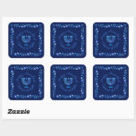 Hanukkah Jüdischer Urlaub Menorah Verziert Mandala Quadratischer Aufkleber<br><div class="desc">Happy Hanukkah Party jüdischen Urlaub Blue Menorah Muster. Jüdische Holiday Chanukkah Dekoration mit traditionellen Chanuka dekorativen Symbolen - Navy Blue Farbe hanukkiah menorah, Kerzenhalter mit Kerzen, dreidel, Donuts, Stern von David und neon blauen Lichter Illustration. Hanukkah Festival der Lichter Event Dekoration. Jerusalem, Israel. Geschenkartikel & Party > Geschenkartikel > Aufkleber...</div>