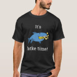 Hanukkah Latke Time/Dark Color Shirt<br><div class="desc">"Es ist Latke Time" Shirt. Personalisieren Sie, indem Sie Text löschen und Ihre eigenen hinzufügen. Verwenden Sie Ihre Lieblingsfarbe, Stil und Schriftart. Danke, dass du angehalten und eingekauft hast! Viel geschätzt. Herzlichen Glückwunsch Chanukah/Hanukkah!! Stil: Einfach dunkler T - Shirt Komfortabel, lässig und locker, unser schwergewichtiger dunkler T - Shirt wird...</div>