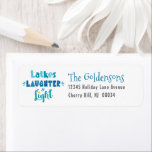 Hanukkah Latkes Laghter Light Modern Individuelle<br><div class="desc">"Latkes, lachen & leicht." Spaß, skurrile handgefertigte Typografie in staubblau, türkis und aquamarin auf weißem Hintergrund, wird Ihnen dabei helfen, Ihre Hüllkurven für Hanukkah zu dekorieren. Genießen Sie die Wärme und Freude der Feriensaison, wenn Sie dieses lustige, einfache, moderne, maßgeschneiderte, Urlaubsdomizil-Label verwenden. Passende Karten, Packpapier, Kissen, Zuhause-Dekor und vieles mehr...</div>