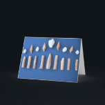 Hanukkah Menorah Karte<br><div class="desc">Erstellen Sie bei uns Ihre individuelle Urlaubskarte! Erfüllen Sie Ihre Urlaubskartenwünsche, indem Sie Ihre eigene Nachricht, ein Foto für die ganze Familie eingeben oder so behalten werden, wie es ist! Ein Teil der Erlöse aus der Urlaubskarte geht an die BoatUS Foundation für die Sicherheit und das saubere Wasser des Schiffes....</div>