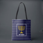 HANUKKAH Menorah Star David Personalisiert Navy Bl<br><div class="desc">Stilvolle Festspiele auf der ganzen Printmarinerie blau TOTE BAG mit Imitaten silberner Star von David in subtilen Hintergrundmuster. Der Platzhaltertext kann so angepasst werden, dass Sie HAPPY HANUKKAH in einen Gruß Ihrer Wahl (Text ähnlicher Länge), Ihren Namen oder Text in Ihrer eigenen Sprache ändern können. Teil der HANUKKAH Kollektion. Weitere...</div>