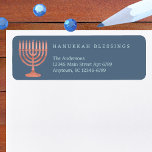 Hanukkah Rustic Menorah Chic Elegantes Holiday<br><div class="desc">Personalisierte Hanukkah-Rücksendeadressen-Aufkleber sind eine schicke Art, Ihre Kartenfestspiele und Hanukkah-Party Einladung-Mailings zu verkleiden. Set auf einem blauen Hintergrund, ein Imitat Holzmenorah auf der verlassen der Adresse Etikett verbindet das Traditionelle mit dem Eleganz und eine Touch von rustikalem Charme. Die Textvorlage macht es einfach, Ihre eigenen Adressbezeichnungen für Ferien zu personalisieren,...</div>