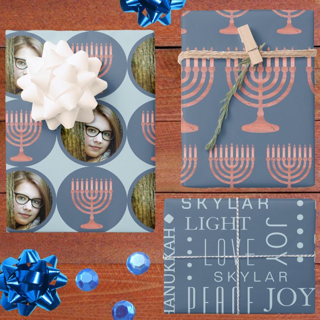 Hanukkah Rustic Menorah Festlicher Urlaub Foto Geschenkpapier Set (Add your photo to sheet 1 and the child's name to sheet 3 for personalized Hanukkah wrapping paper)