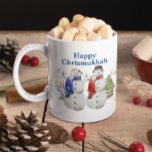 Hanukkah Snowman Weihnachts Chrismukka Kaffeetasse<br><div class="desc">Dieses Design kann in dem Bereich personalisiert werden, der durch das Ändern des Fotos und/oder Textes zur Verfügung gestellt wird. Sie können auch angepasst werden, indem Sie auf Vorlage personalisieren klicken und dann auf die Schaltfläche klicken, um weitere Optionen anzupassen, um die Hintergrundfarbe zu löschen oder zu ändern, Text hinzuzufügen,...</div>