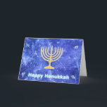 Hanukkah Snowstorm Menorah Feiertagskarte<br><div class="desc">Eine leuchtende goldene Hanukkah menorah und "Happy Hanukkah" in leuchtendem blau-weiß-Text überlagert auf einem blau-weiß-Fraktal Bild erinnert an Schneeflocken in einem Sturm. Chag Sameach! Fügen Sie Ihren eigenen Text hinzu.</div>