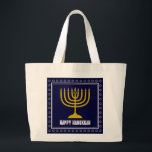HANUKKAH Star David Menorah Personalized DARK BLUE Jumbo Stoffbeutel<br><div class="desc">Stylish tote bag with gold colored menorah and silver colored Star of David on a DARK BLUE background. The greeting HAPPY HANUKKAH is customizable so you can add your name or change the greeting. Other matching items are available in the HANUKKAH Collection by Berean Designs, so you can create some...</div>