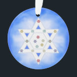 Hanukkah Star und Schneeflocken Blau Ornament<br><div class="desc">Ein hübsches Design für Hanukkah of the Star of David mit kleinen bunten Schneeflocken auf blauem und weißem,  frostigem Hintergrund.</div>