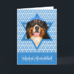 Hanukkah Star von David - Bernese Mountain Dog Feiertagskarte<br><div class="desc">Was könnte Sprichwort Happy Hanukkah mehr Spaß machen, als diesen Berner Hund mit einem Yamaka zu haben, der vom Star of David umgeben ist. Dieses skurrile Urlaubsprojekt wird bestimmt Ihre Freunde und Familie und andere Hundefreunde begeistern. Dieses Design ist in mehr als 100 Hundebüten erhältlich. Wenn Sie Ihren Lieblingshund nicht...</div>
