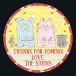 Hanukkah Stickers (1 1/2" oder 3")Katze, Hund an F<br><div class="desc">Hanukkah Stickers ( 1 1/2" oder 3"). Katze, Hund, Maus und Vogel bereiten sich mit ihren Menorah, Latkes, dreideligen und Gelee Donuts auf Hanukah vor! Personalisieren Sie Ihre Schriftart, indem Sie Größe, Stil, Farbe und Wortlaut ändern. So viele Verwendungsmöglichkeiten: An und von Geschenksticker, Dankeschön an Aufkleber auf Leckereien, Tortentopper (kleben...</div>